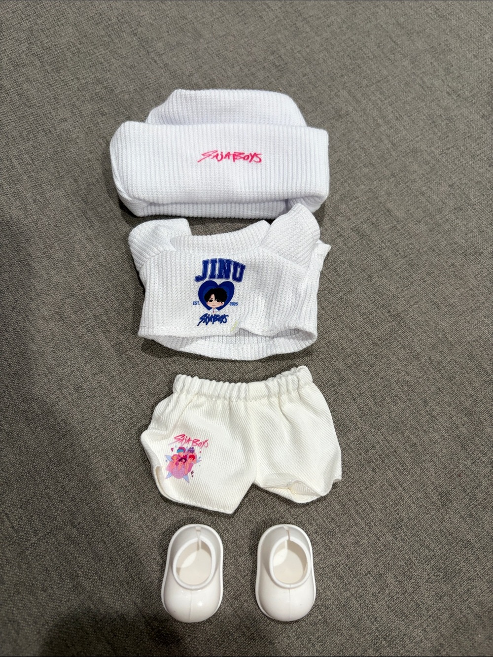 Labubu or Small Doll Jinu White Outfit